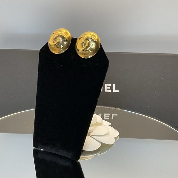 CHANEL Gold Iconic CC Logo Earrings - Picture 9 of 16